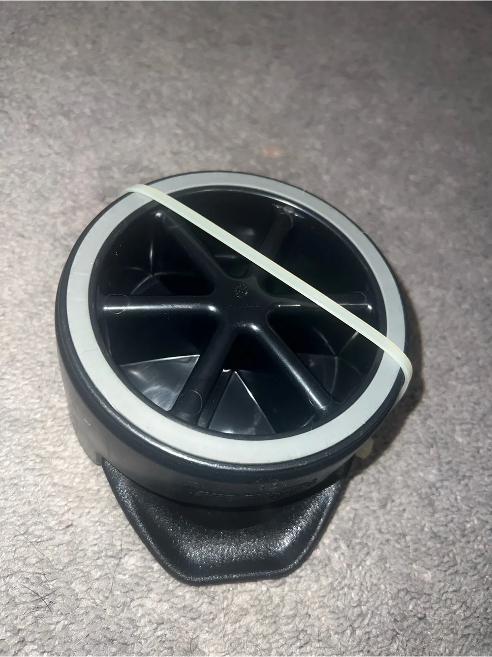 black The Pampered Chef Veggie Wedger fruit and vegetable cutter